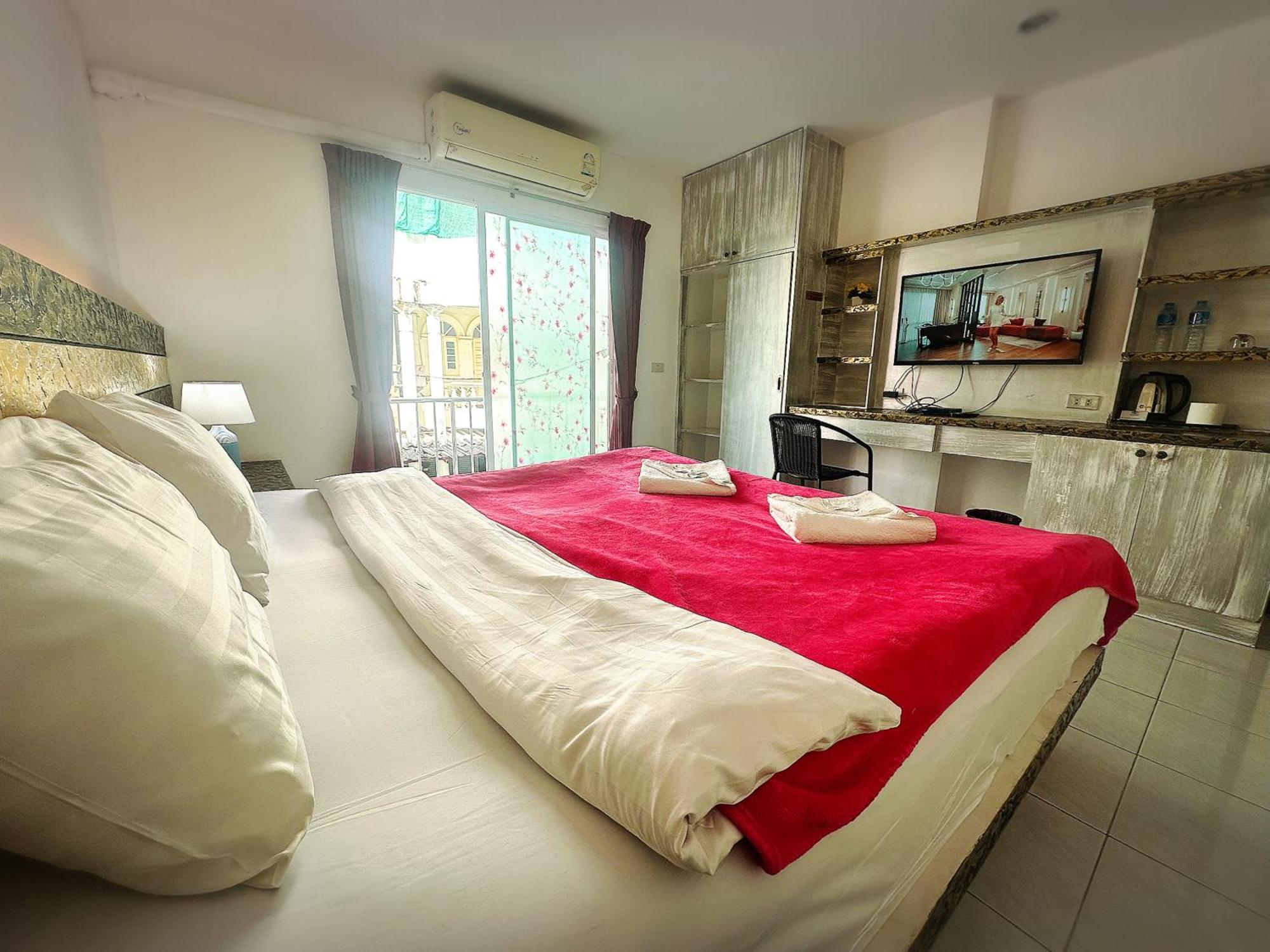 The Shades Hotel 50 Meter Beach Front Patong Exterior foto